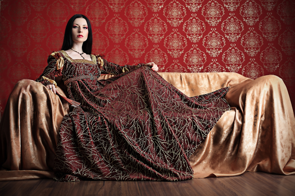   Woman in Medieval Dress Image@prometeus  