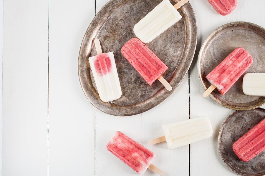   Creamy strawberry popsicle  photo from  manera  